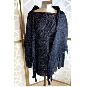 Medium white house black market Sweater Tunic
Shrug Set Knit Navy Metallic